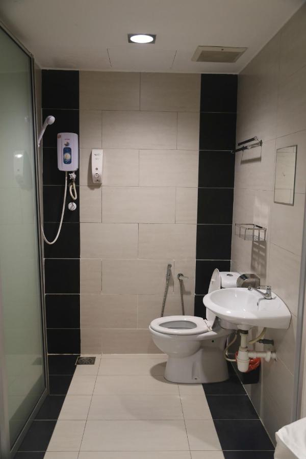 Wl Hotel Kampung Baharu Sungai Buluh Bagian luar foto