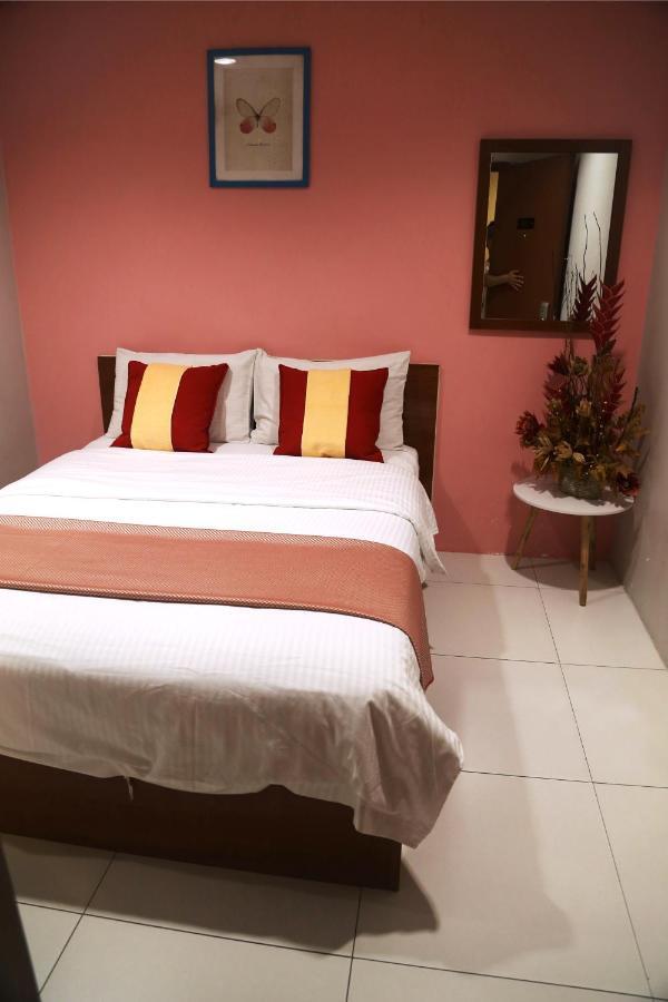 Wl Hotel Kampung Baharu Sungai Buluh Bagian luar foto